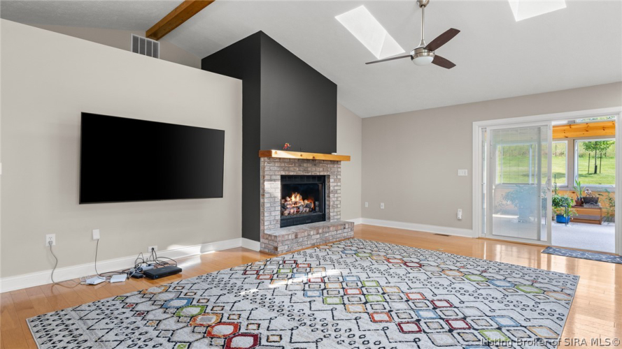 Listing Image 12