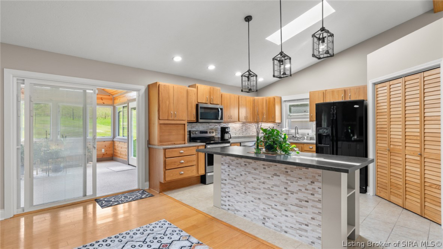 Listing Image 19