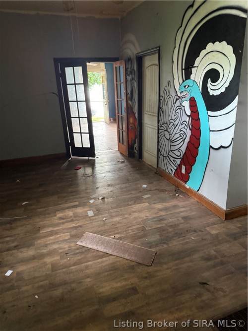 Listing Image 4