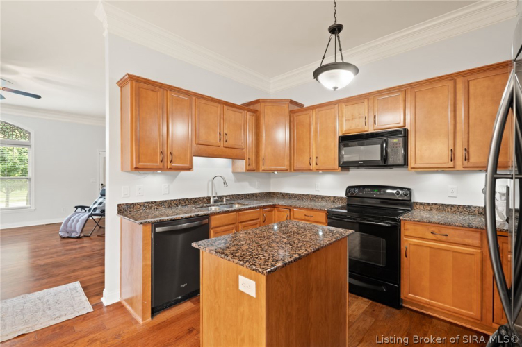 Listing Image 10
