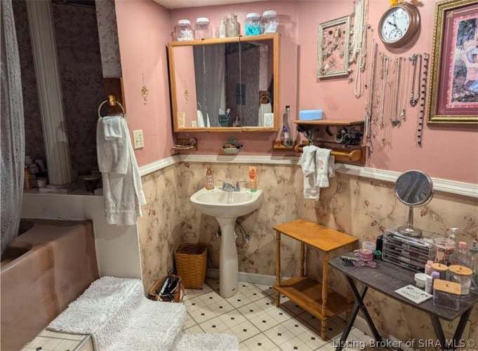 Listing Image 14