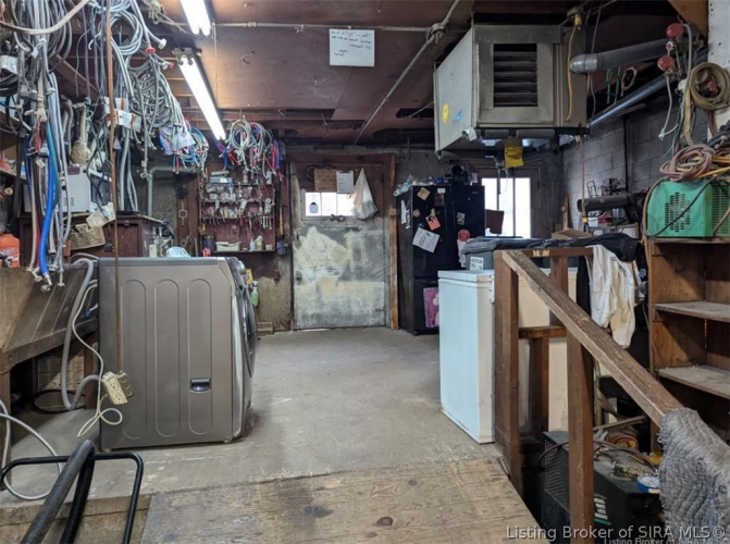 Listing Image 4