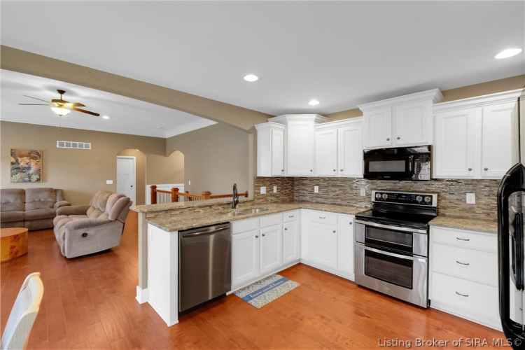 Listing Image 11
