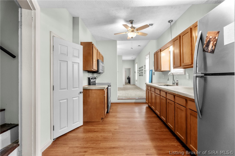 Listing Image 6