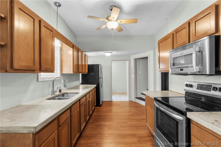 Listing Image 9