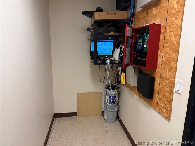 Listing Image 13