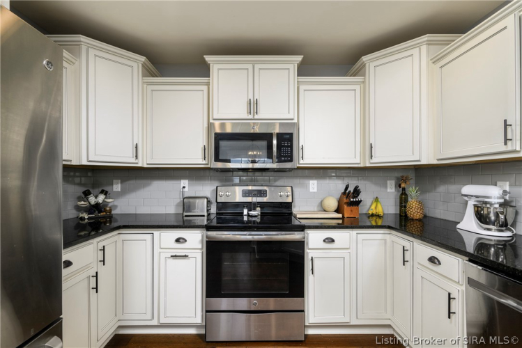Listing Image 14
