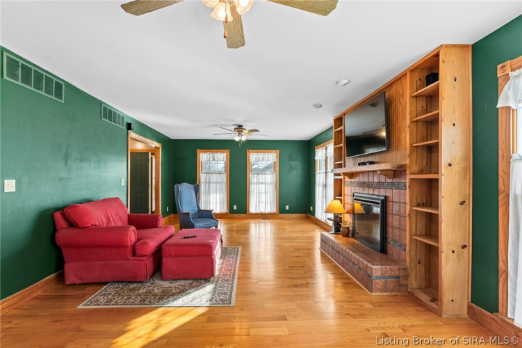 Listing Image 6