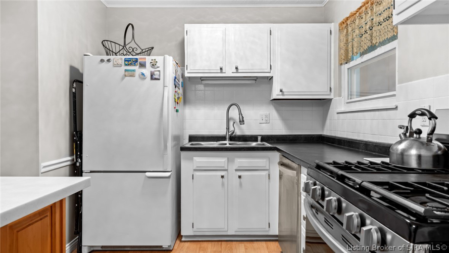 Listing Image 11