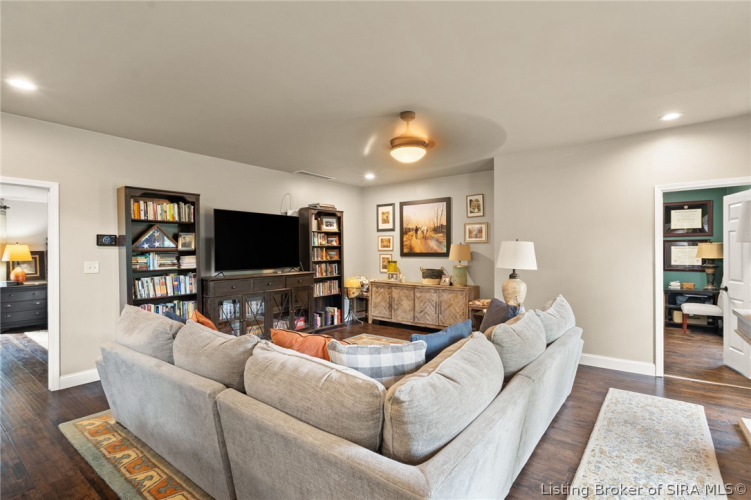 Listing Image 15