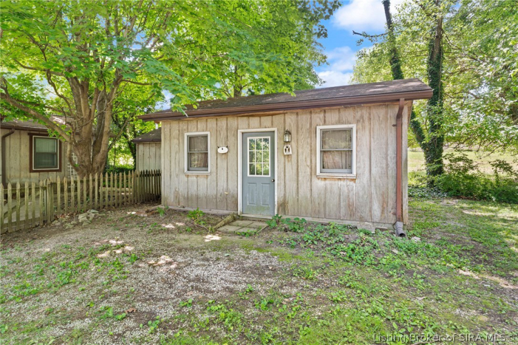 Listing Image 4