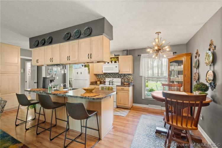 Listing Image 15