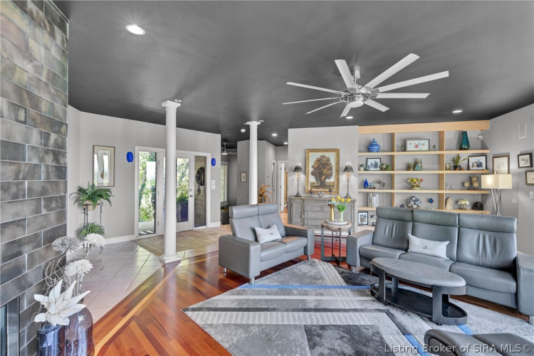 Listing Image 4