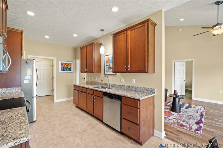 Listing Image 14