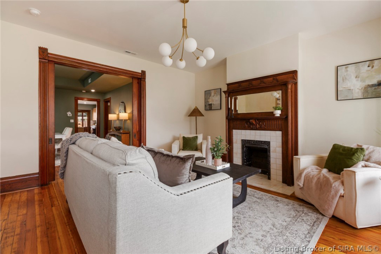 Listing Image 10