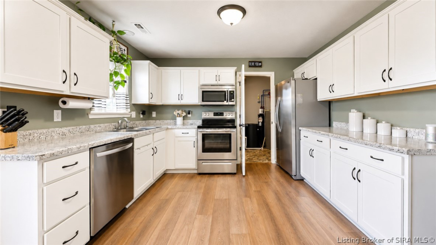 Listing Image 9