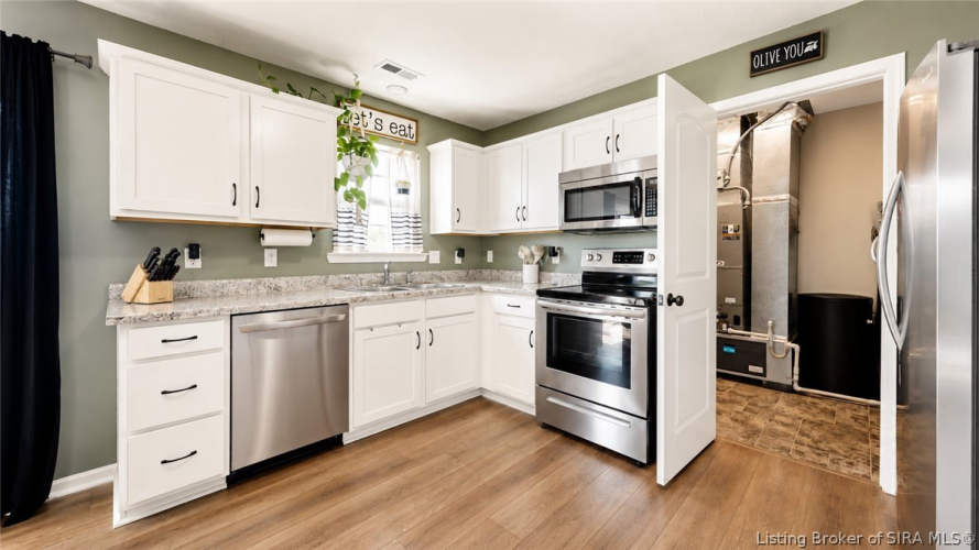 Listing Image 10