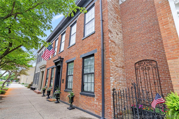 Listing Image 5