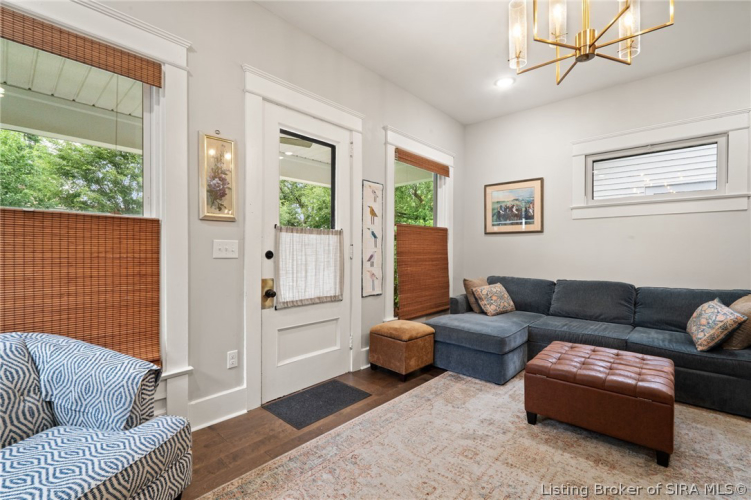Listing Image 9