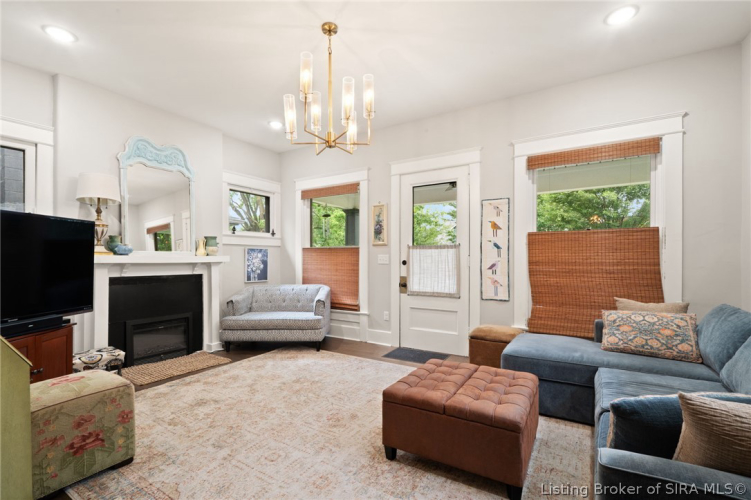 Listing Image 10