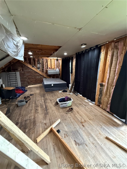 Listing Image 15