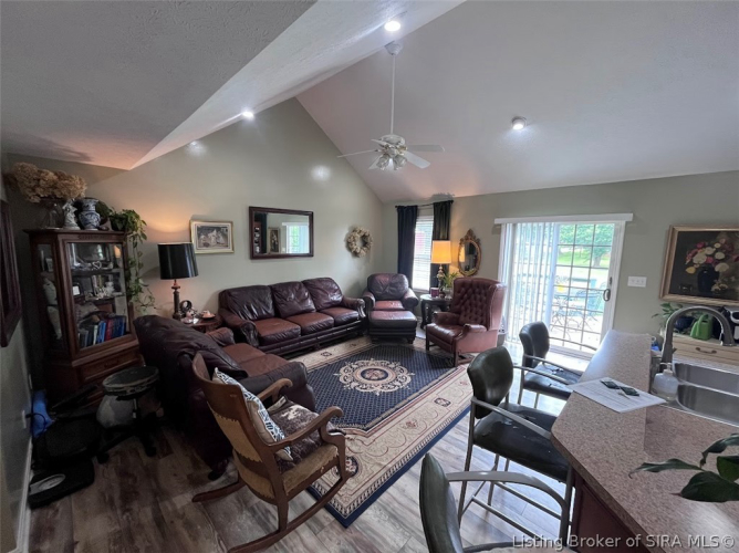 Listing Image 5