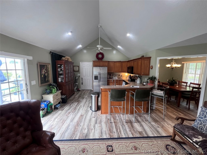 Listing Image 6