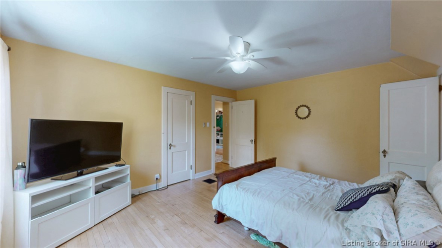 Listing Image 18