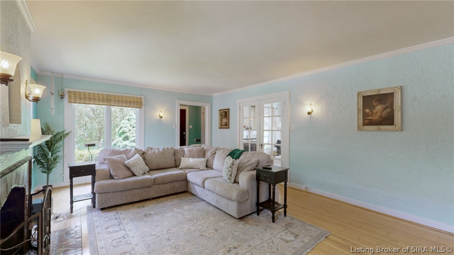 Listing Image 4
