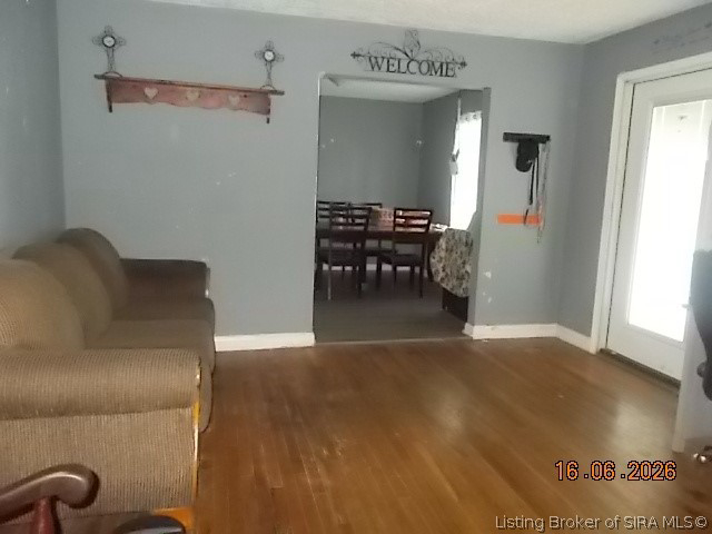 Listing Image 4
