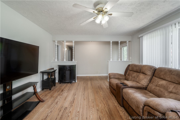 Listing Image 8