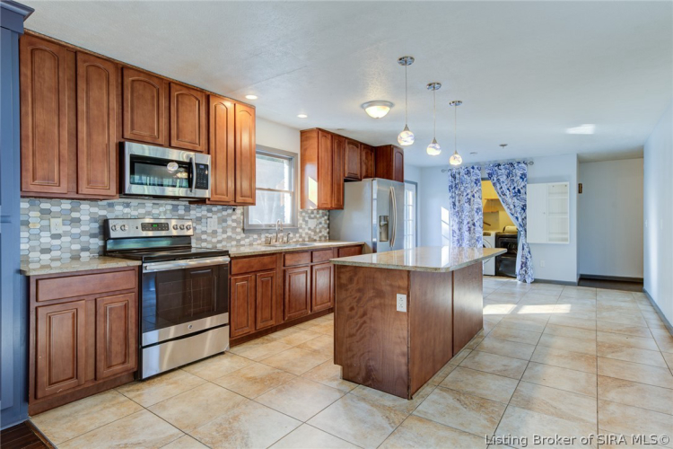Listing Image 5