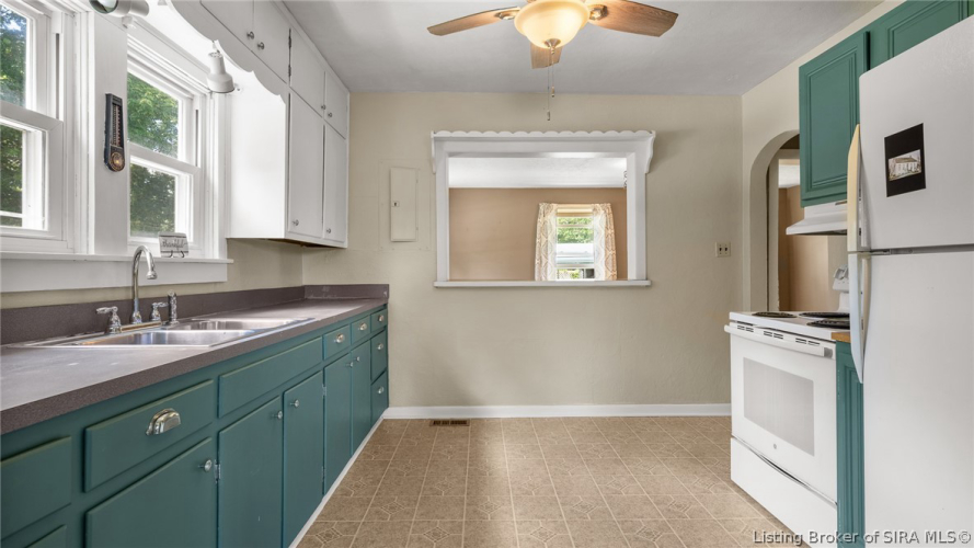 Listing Image 12
