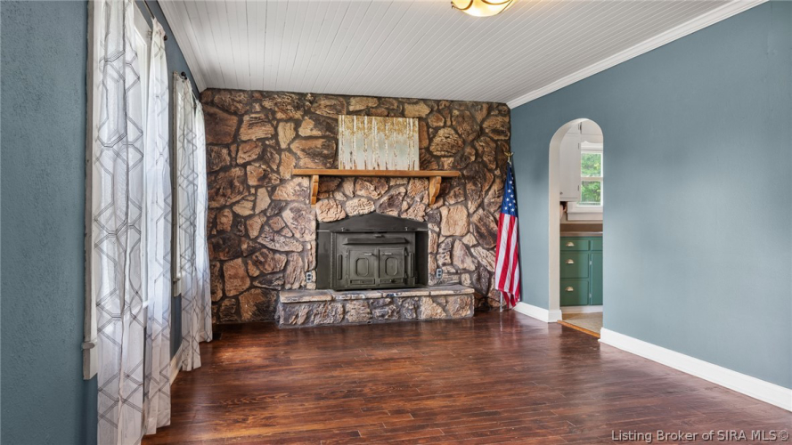 Listing Image 4