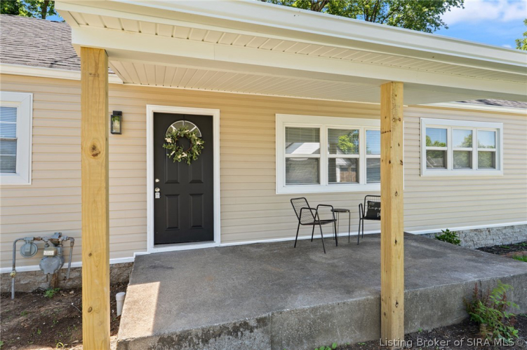 Listing Image 4