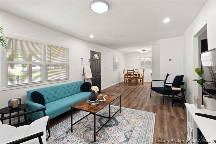 Listing Image 7