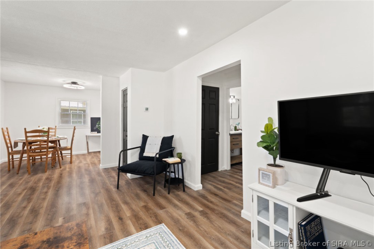Listing Image 8