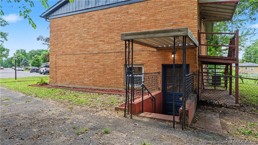 Listing Image 11
