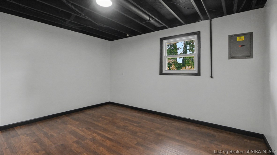 Listing Image 9