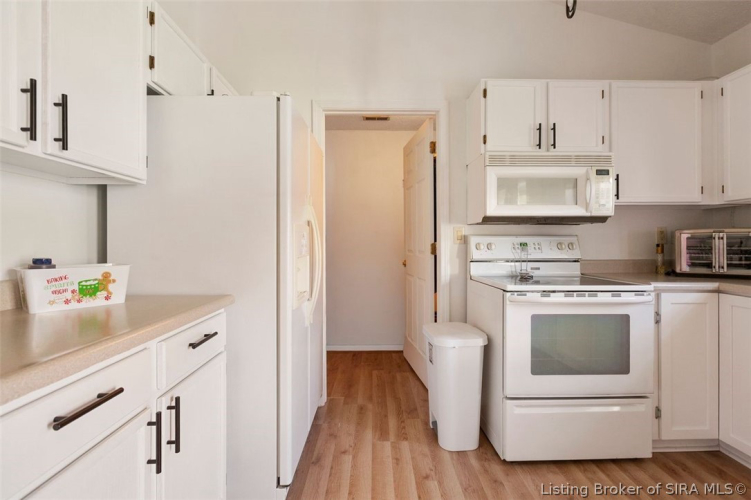 Listing Image 11