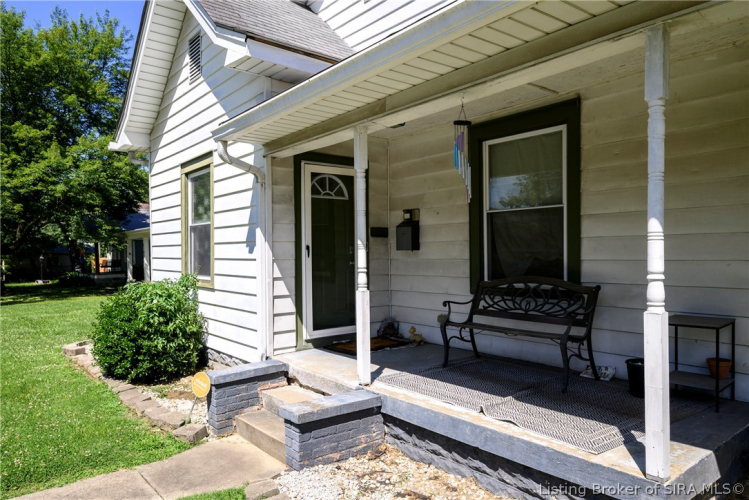Listing Image 4