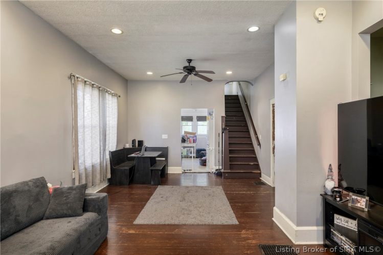 Listing Image 6