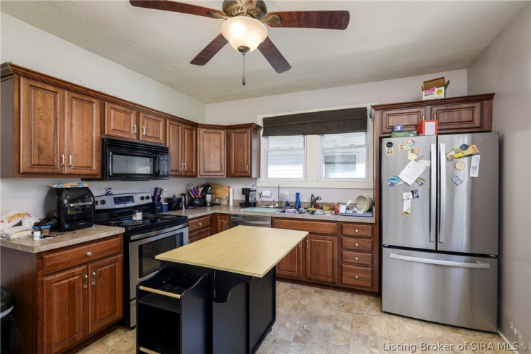 Listing Image 8