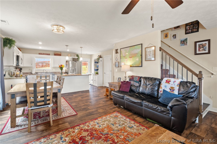 Listing Image 8