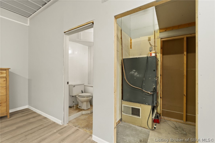 Listing Image 32