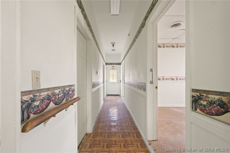 Listing Image 43