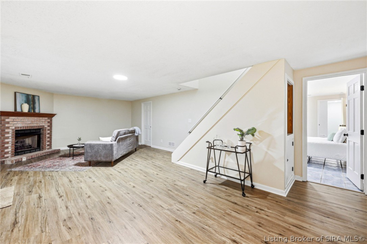 Listing Image 45