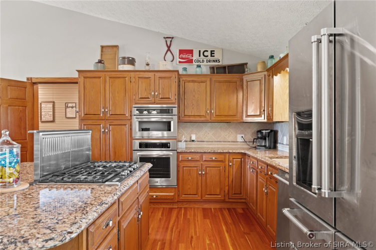 Listing Image 12