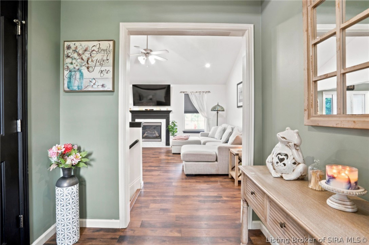 Listing Image 5