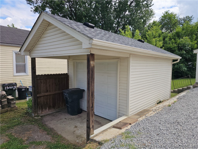 Listing Image 12
